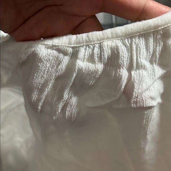 White top - Picture 4 of 5